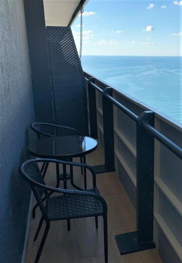 Orbi Twin Towers Aparthotel With Sea View Μπατούμι Εξωτερικό φωτογραφία