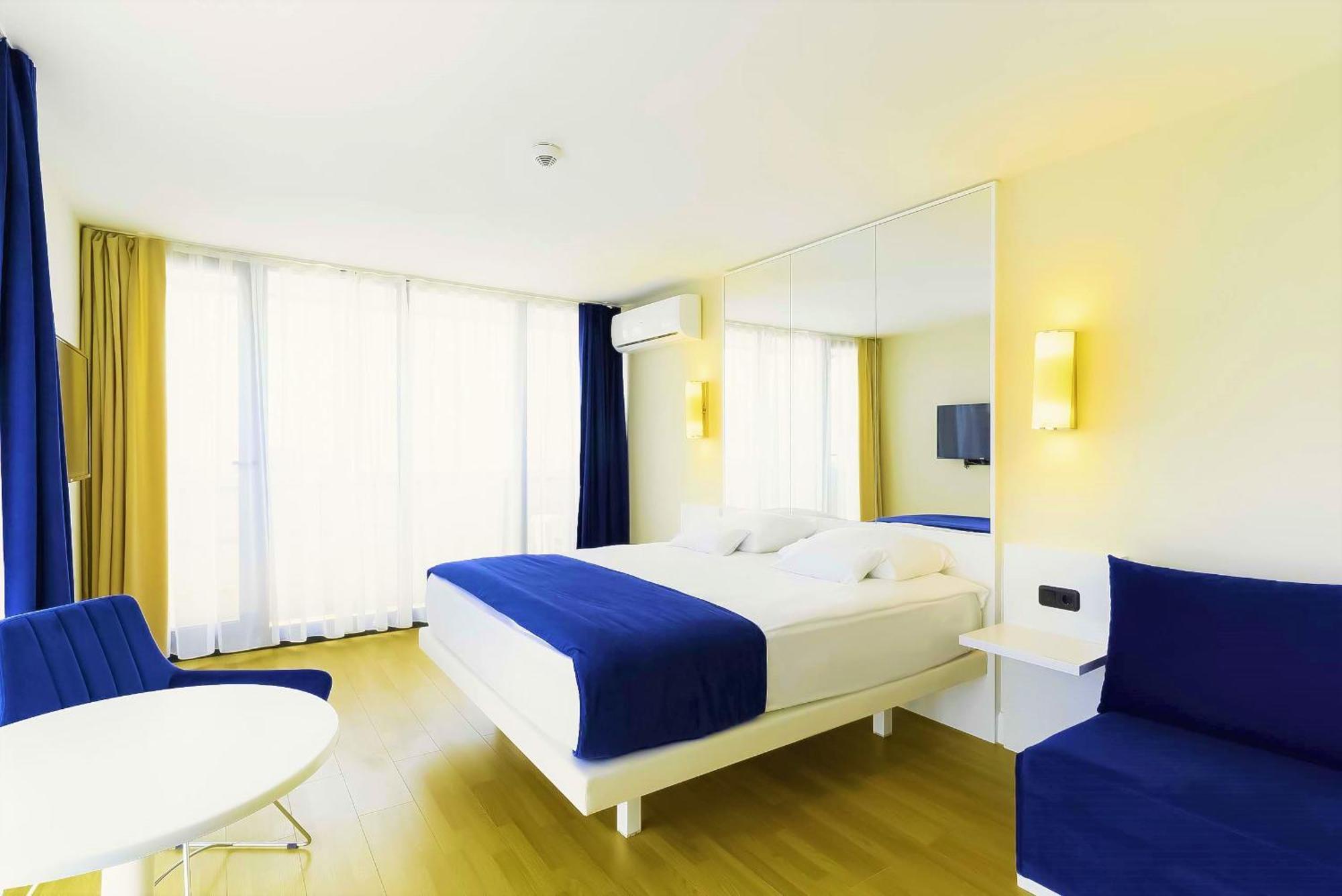 Orbi Twin Towers Aparthotel With Sea View Μπατούμι Εξωτερικό φωτογραφία